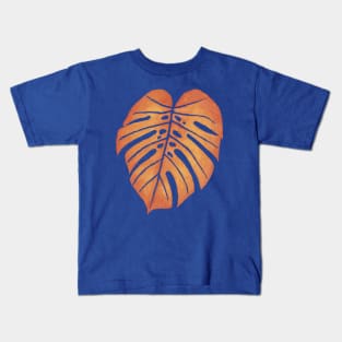 ORANGE MONSTERA LEAF – Watercolor Tropical Frond In Red & Yellow Against Slate Kids T-Shirt